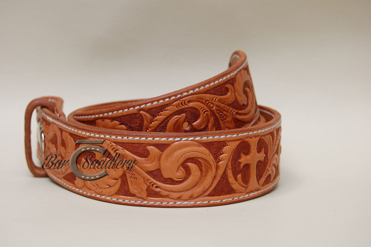 Fully tooled and dyed belt